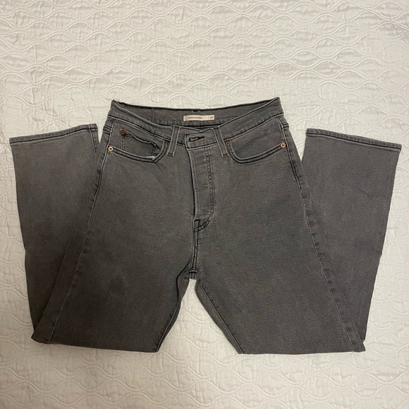 LEVI’S- Wedgie Straight - Picture 3 of 7